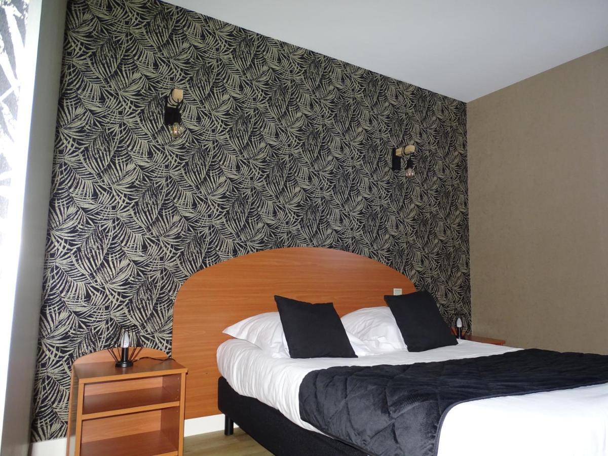 Logis Hotel Les 3 Marchands Бресюир Экстерьер фото